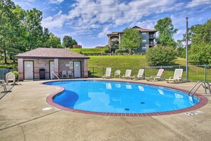 Apartment (2 Bedrooms) | Interior - Family-friendly Branson Condo w/ Golf Course Views (Branson West)