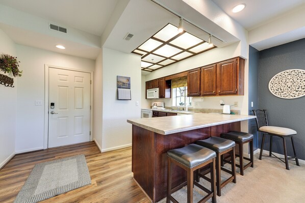 Interior - Family-friendly Branson Condo w/ Golf Course Views (Branson West)