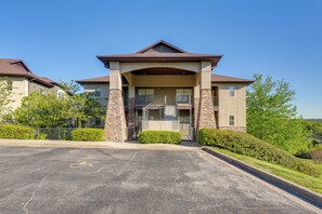 Interior - Family-friendly Branson Condo w/ Golf Course Views (Branson West)