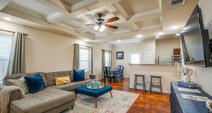 San Antonio Townhome ~ 2 Mi to Aquarium!