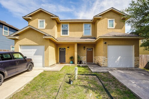 San Antonio Townhome ~ 2 Mi to Aquarium!