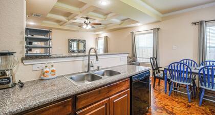 San Antonio Townhome ~ 2 Mi to Aquarium!