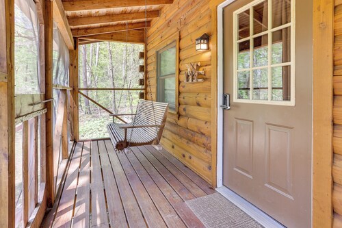 Comfy Taswell Cabin Rental - Community Amenities!