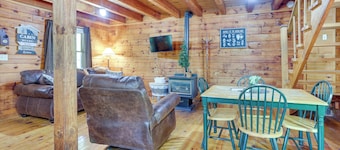 Comfy Taswell Cabin Rental - Community Amenities!