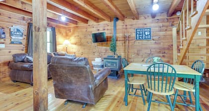 Comfy Taswell Cabin Rental - Community Amenities!