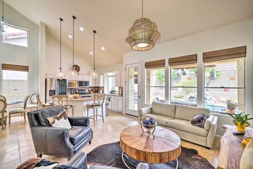 Golf & Unwind Poolside: Cave Creek Group Retreat!