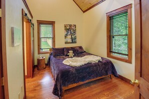 Cottage (4 Bedrooms) | Interior - Downtown Bonners Ferry Home w/ Covered Porch! (Bonners Ferry)