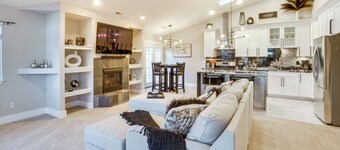 Near Red Rocks: Golden Getaway w/ Deck!