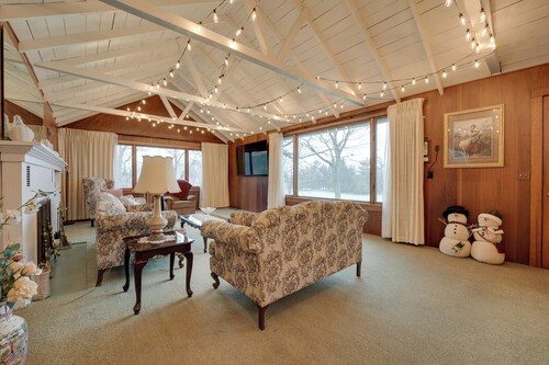 Cozy Hillsdale Home ~ 1 Mi to Baw Beese Lake!