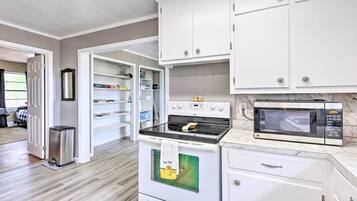 ํ์ฐ์ค (3 Bedrooms) | ๋ด๋ถ