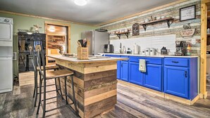 Private kitchen - Pigeon Forge House w/ Private Yard! (Pigeon Forge)