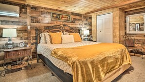Room - Pigeon Forge House w/ Private Yard! (Pigeon Forge)