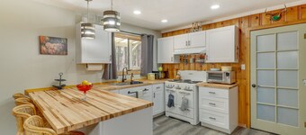 Pet-friendly Alpine Cabin w/ Gas Grill & Fireplace