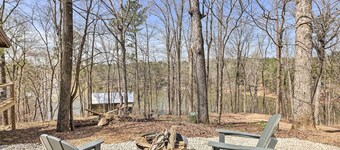 Cozy Studio Cabin in Tallassee w/ Water View!