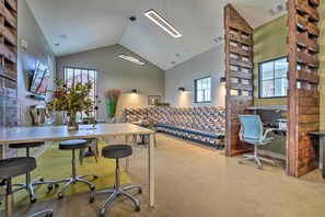 Apartment (3 Bedrooms) | Interior - Modern Townhome 4 Mi to Downtown Frederick! (Frederick)