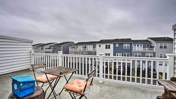 Apartment (3 Bedrooms) | Front of property