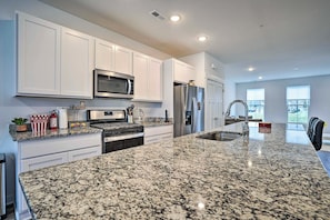 Apartment (3 Bedrooms) | Interior - Modern Townhome 4 Mi to Downtown Frederick! (Frederick)