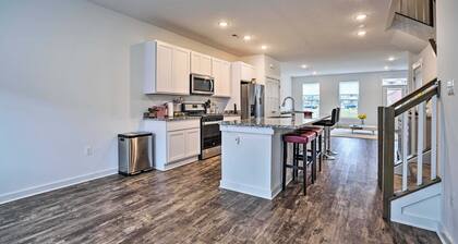 Modern Townhome 4 Mi to Downtown Frederick!