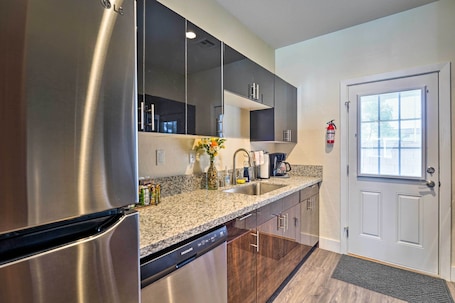 Microondas, horno, placa de cocina, lavavajillas