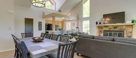 House (5 Bedrooms) | Interior