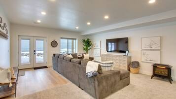 House (5 Bedrooms) | Interior