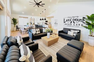 House (5 Bedrooms) | Interior