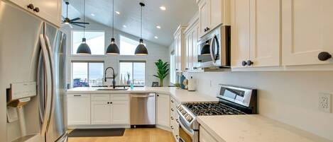 House (5 Bedrooms) | Interior