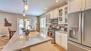 House (3 Bedrooms) | Interior