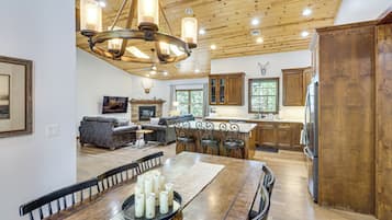 House (3 Bedrooms) | Interior
