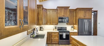 Porch, Fire Pit: 'pine View Retreat' in Lakeside!