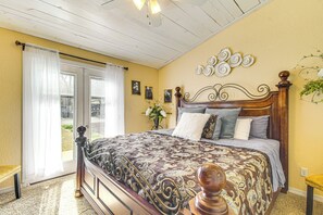 Interior - Grove Lake House w/ Boat Dock & Outdoor Spots! (Grove)