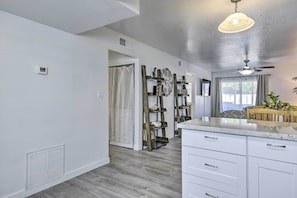 Apartment (2 Bedrooms) | Interior - Downtown Gilbert Condo w/ Screened Porch! (Gilbert)