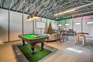 Game room - Beautiful Effort Escape w/ Private Hot Tub! (Effort)