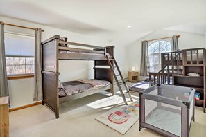 House (3 Bedrooms) | 3 bedrooms, iron/ironing board, free cribs/infant beds, bed sheets - Beautiful Effort Escape w/ Private Hot Tub! (Effort)