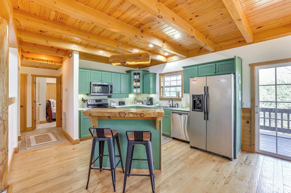 Family-friendly Cabin By Golf Course & Marina - Eureka Springs, AR