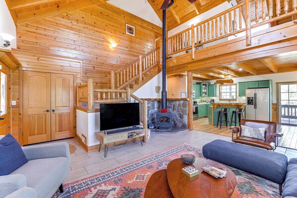 House (4 Bedrooms) | Interior - Family-friendly Cabin By Golf Course & Marina (Eureka Springs)