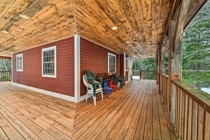 House (4 Bedrooms) | Interior - West Dover Home w/ Deck ~ 2 Mi to Mount Snow! (West Dover)