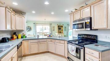 House (3 Bedrooms) | Interior