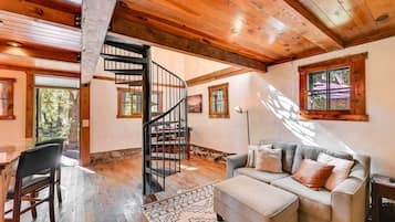 Apartment (0 Bedroom) | Interior