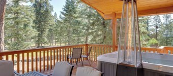 Spacious Duck Creek Village Cabin w/ Hot Tub!