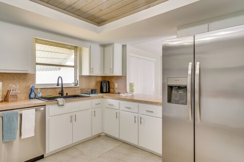 Heated Pool: Canal-front Rotonda West Retreat
