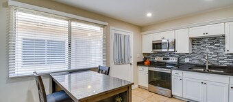 Golf, Shop & Hike: Youngtown Hideaway!