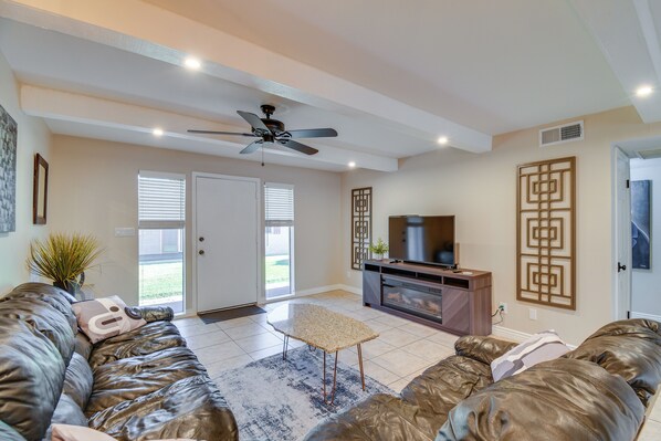 Apartment (2 Bedrooms) | Front of property