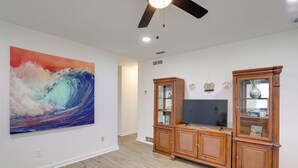 Apartment (2 Bedrooms) | Interior - Clearwater Vacation Rental Near Downtown & Beaches (Clearwater)