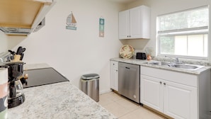 Apartment (2 Bedrooms) | Interior - Clearwater Vacation Rental Near Downtown & Beaches (Clearwater)
