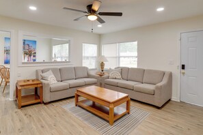 Apartment (2 Bedrooms) | Interior - Clearwater Vacation Rental Near Downtown & Beaches (Clearwater)