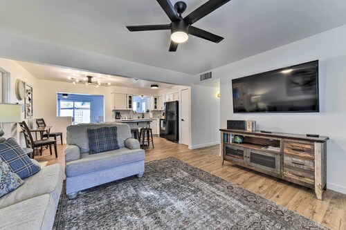Downtown Gilbert Home w/ Fenced Yard & Fire Pit!