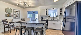 Downtown Gilbert Home w/ Fenced Yard & Fire Pit!