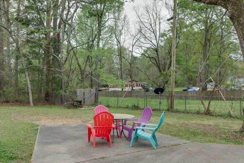 Hazlehurst Vacation Rental w/ Shared Yard!