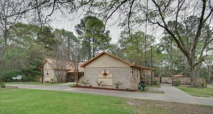 Hazlehurst Vacation Rental w/ Shared Yard!